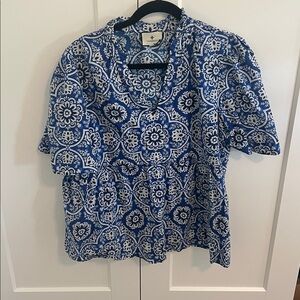 Tuckernuck blue Tile print cotton top